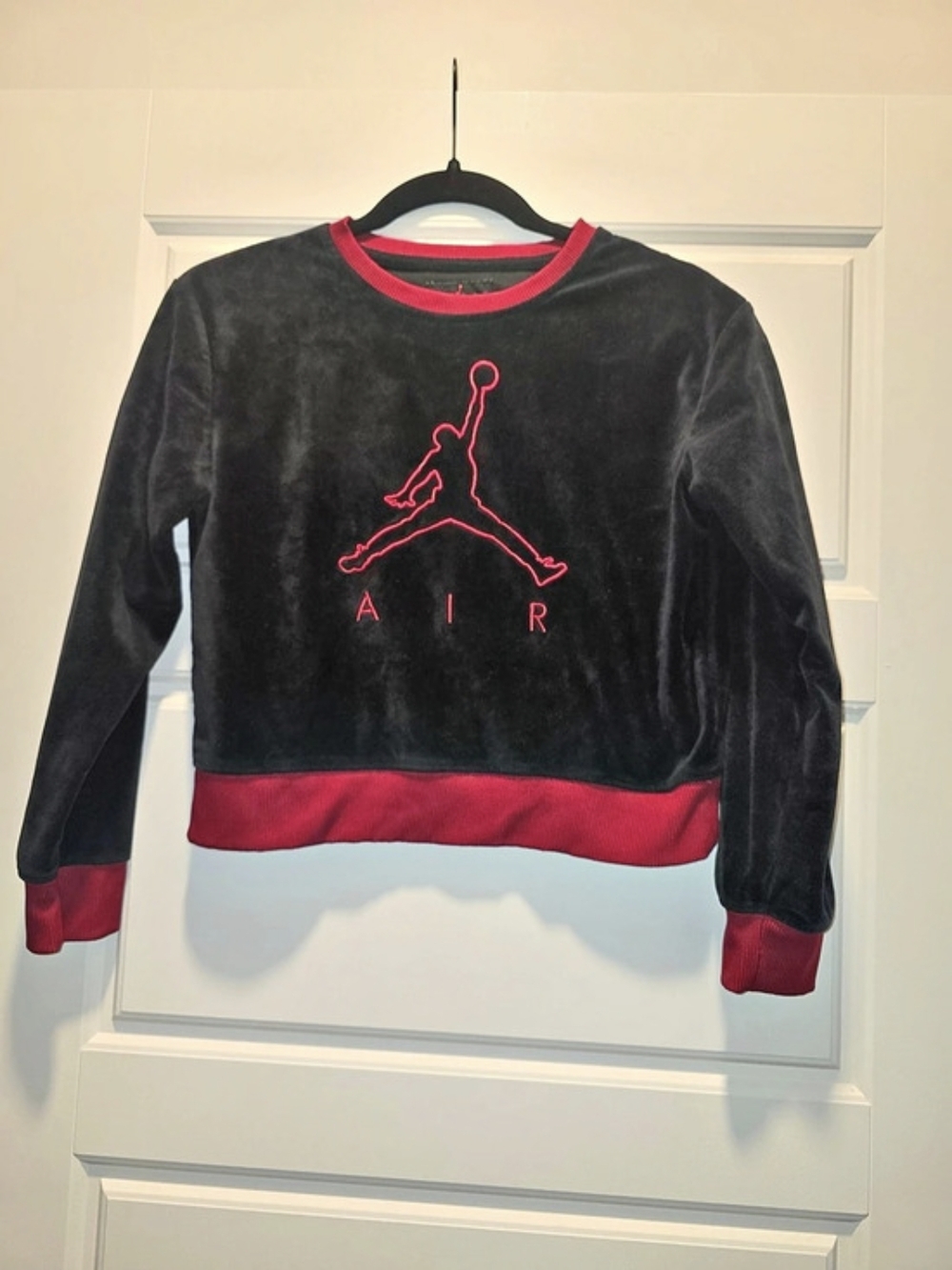 Jordan Youth Velvet Velour Crewneck Sweatshirt Girls Medium Black & Red